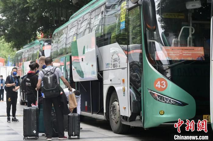 皇马本赛季遭遇严重的伤病问题，好在安切洛蒂将迎来一系列伤员回归的好消息，除了库尔图瓦、米利唐、阿拉巴这三位伤员之外，其余几位伤员都能在新年前几周复出。